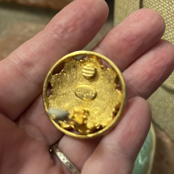 Carolee Pearl and Aurora Borealus Crystal Elegant Gold Clip On Earrings - Picture 7 of 12